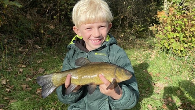 Catching autumnal Tench with The School of Fish